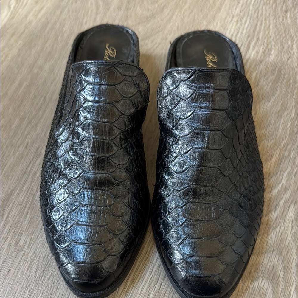 Black Crocodile Robert Clergerio Ladies Slides size 36